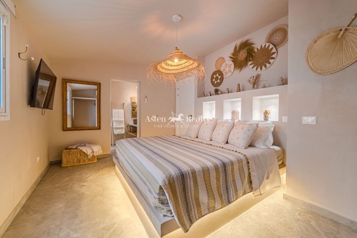 Image No.45-5 Bed Villa for sale