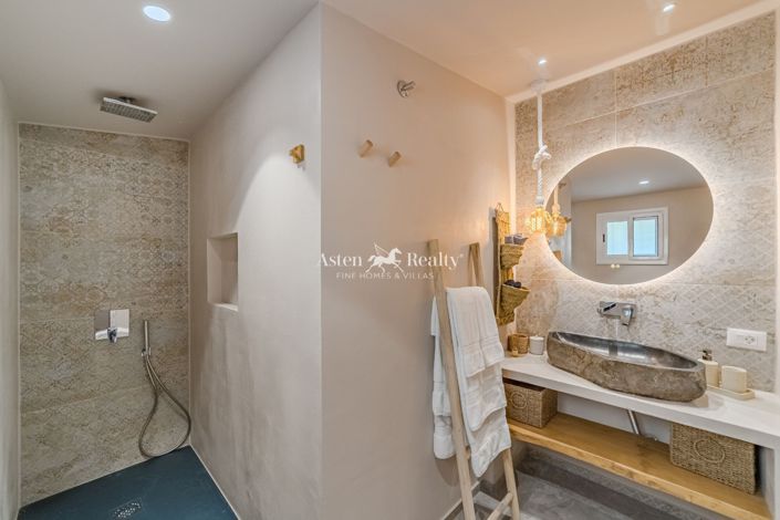 Image No.47-5 Bed Villa for sale