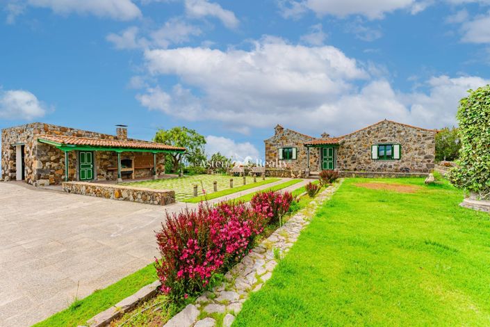 Image No.1-2 Bed House for sale