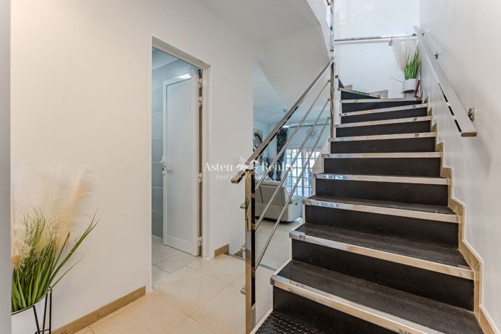 Image No.14-3 Bed House for sale