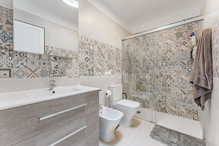 Image No.21-3 Bed House for sale