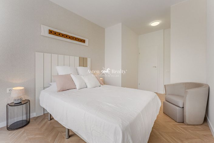 Image No.8-2 Bed House for sale