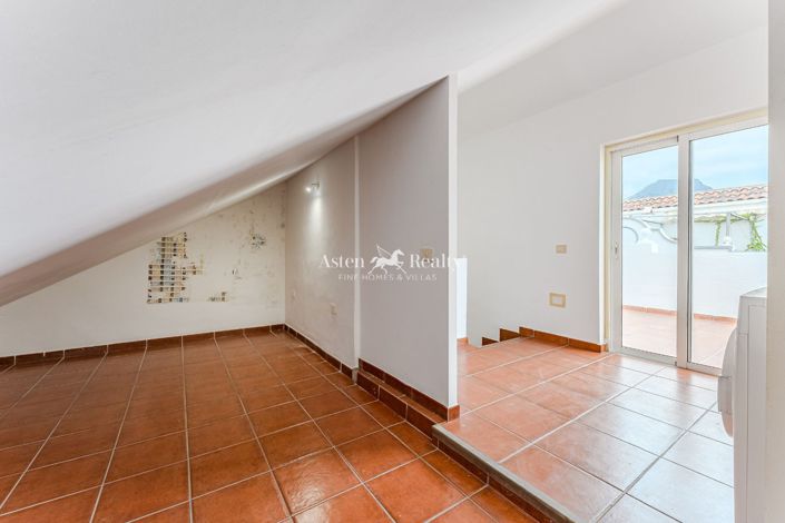 Image No.13-4 Bed House for sale