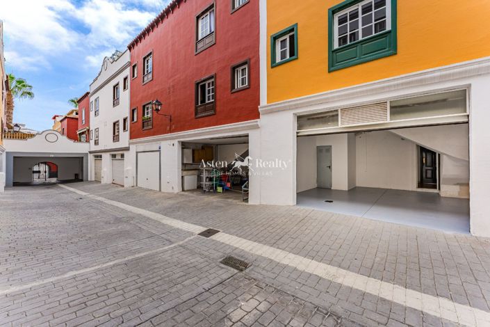 Image No.17-4 Bed House for sale