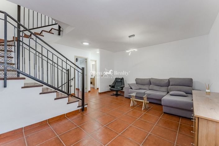 Image No.2-4 Bed House for sale