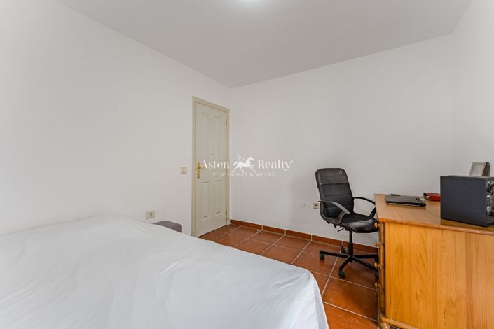 Image No.6-4 Bed House for sale