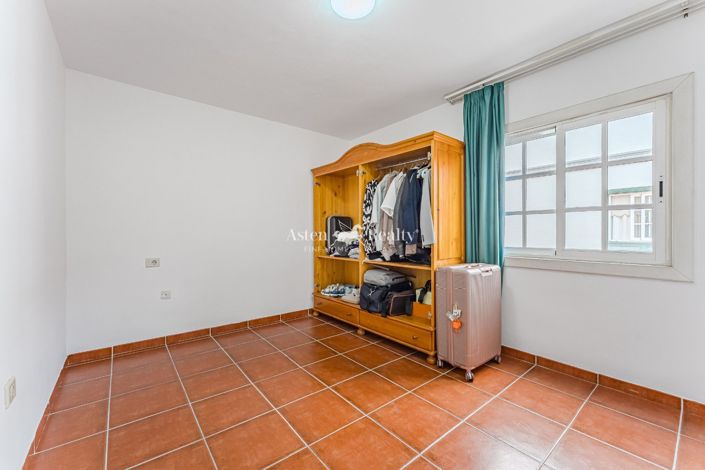 Image No.9-4 Bed House for sale