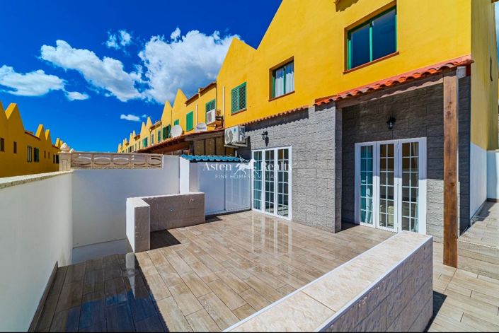 Image No.10-3 Bed House for sale