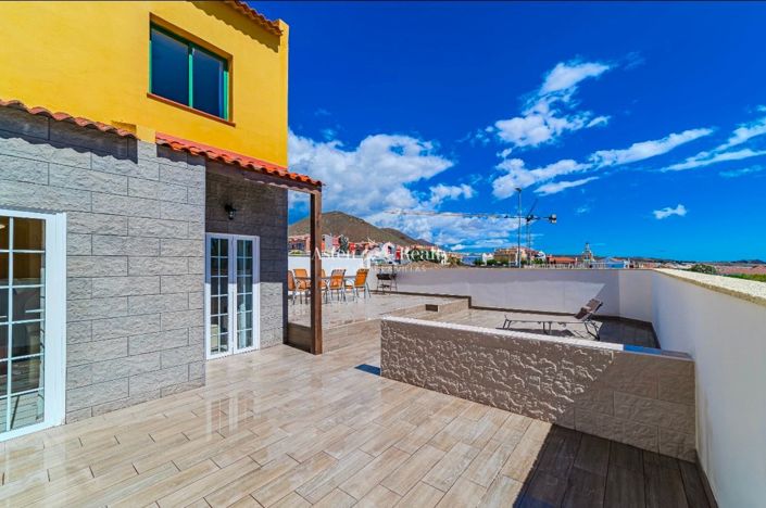 Image No.11-3 Bed House for sale