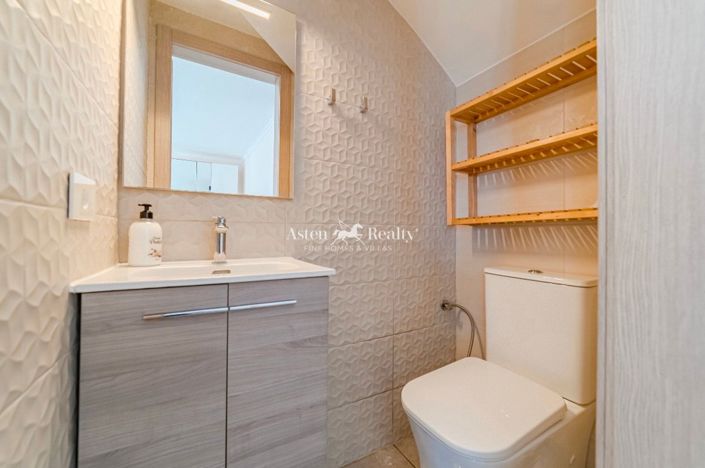 Image No.17-3 Bed House for sale