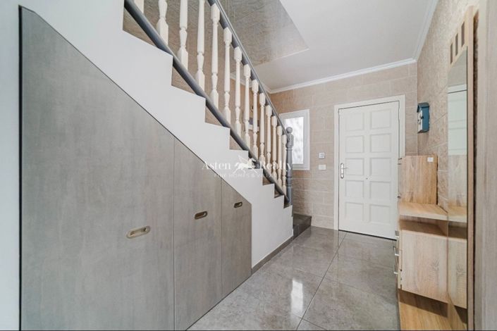 Image No.18-3 Bed House for sale