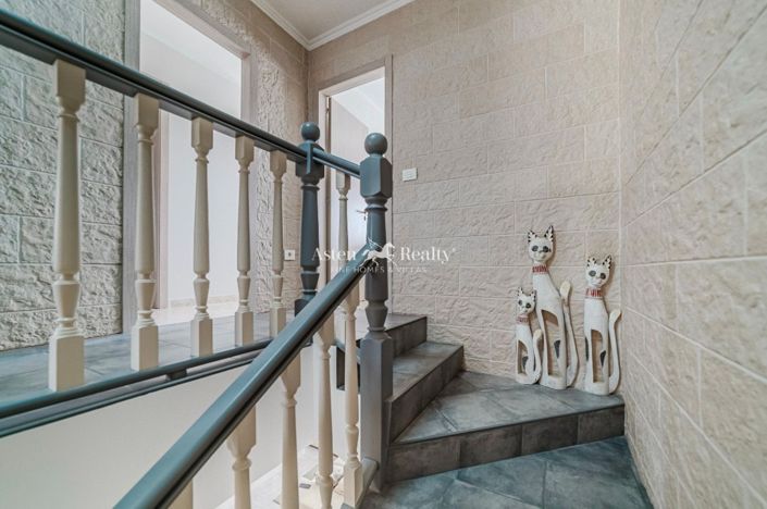 Image No.19-3 Bed House for sale