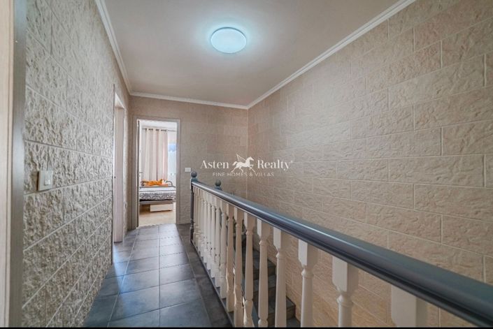 Image No.21-3 Bed House for sale