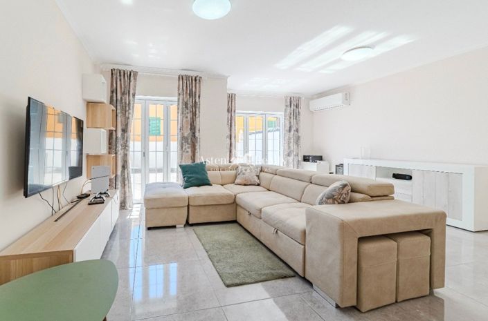 Image No.8-3 Bed House for sale