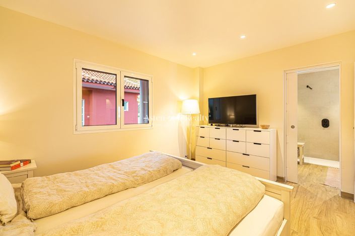 Image No.12-7 Bed Villa for sale