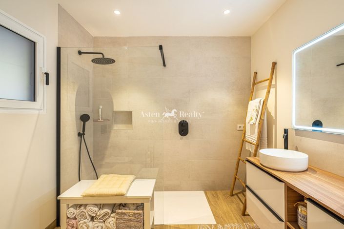 Image No.13-7 Bed Villa for sale