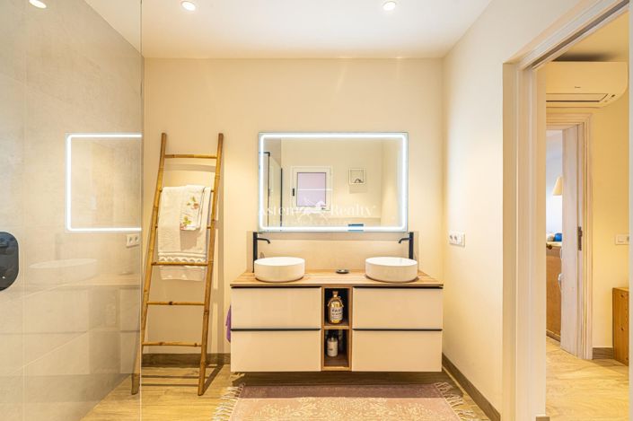 Image No.14-7 Bed Villa for sale