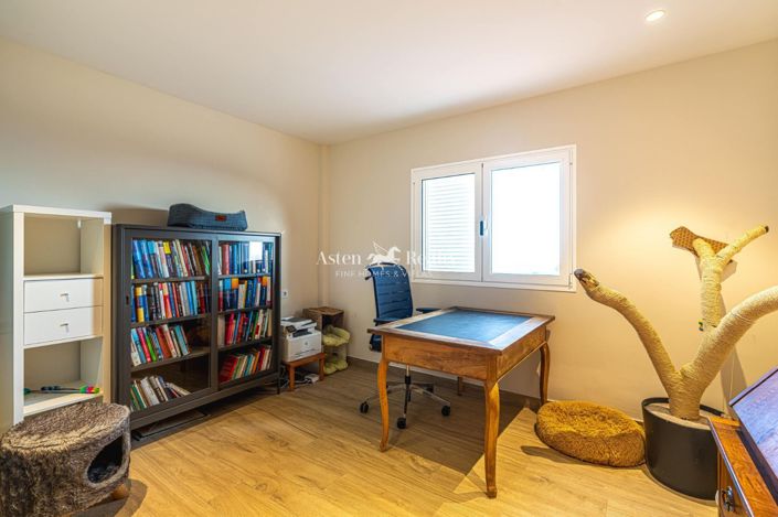 Image No.16-7 Bed Villa for sale