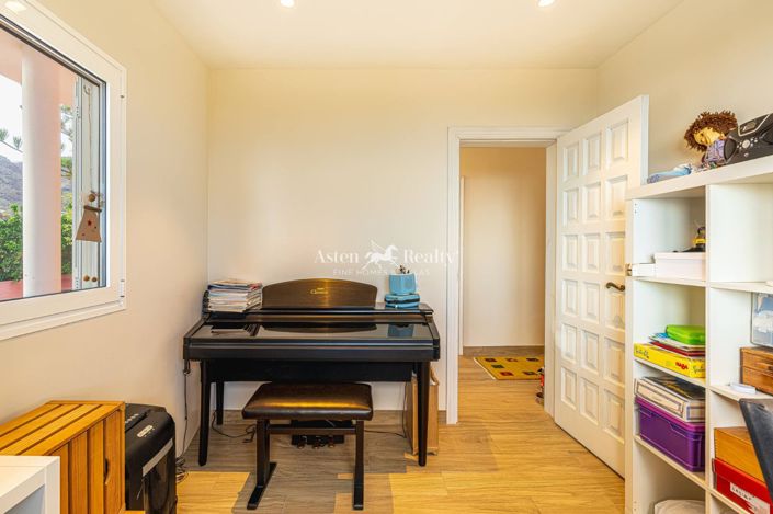 Image No.20-7 Bed Villa for sale