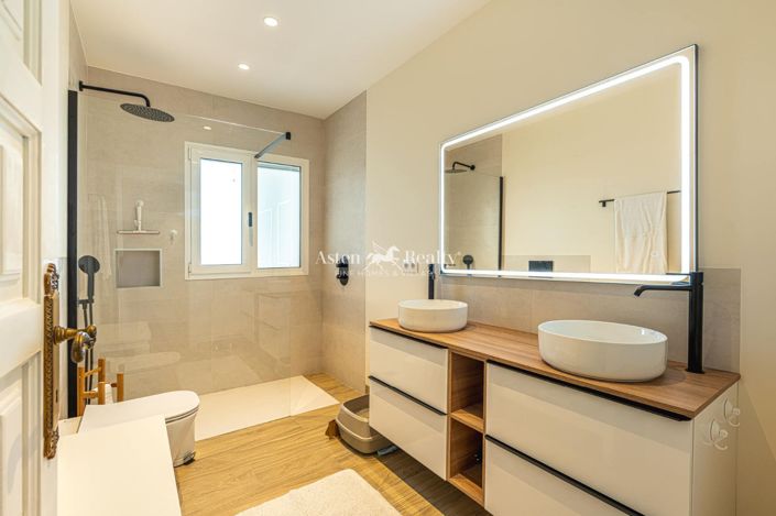 Image No.22-7 Bed Villa for sale