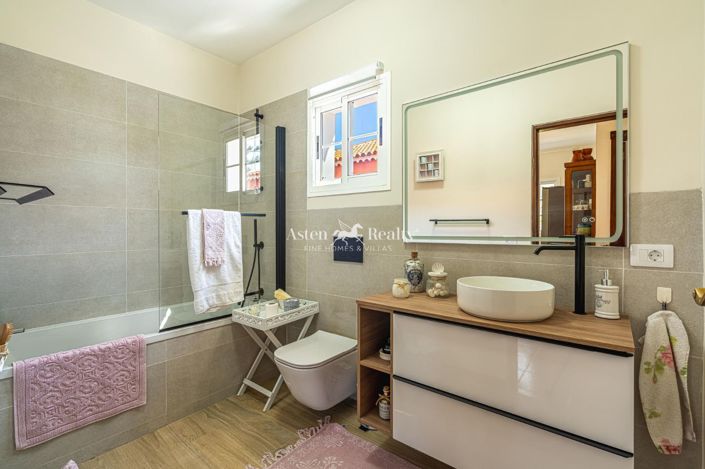 Image No.41-7 Bed Villa for sale