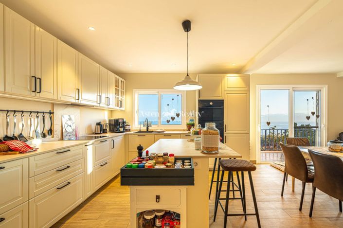 Image No.7-7 Bed Villa for sale