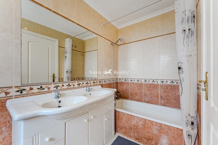 Image No.18-3 Bed House for sale