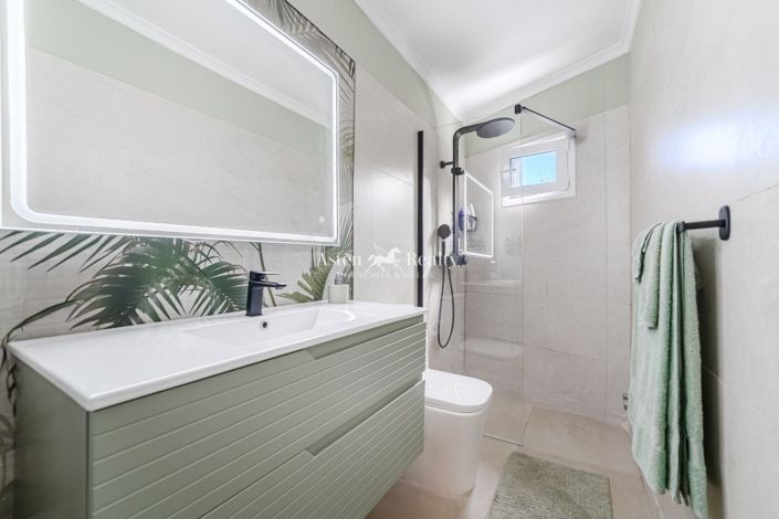 Image No.12-5 Bed House for sale