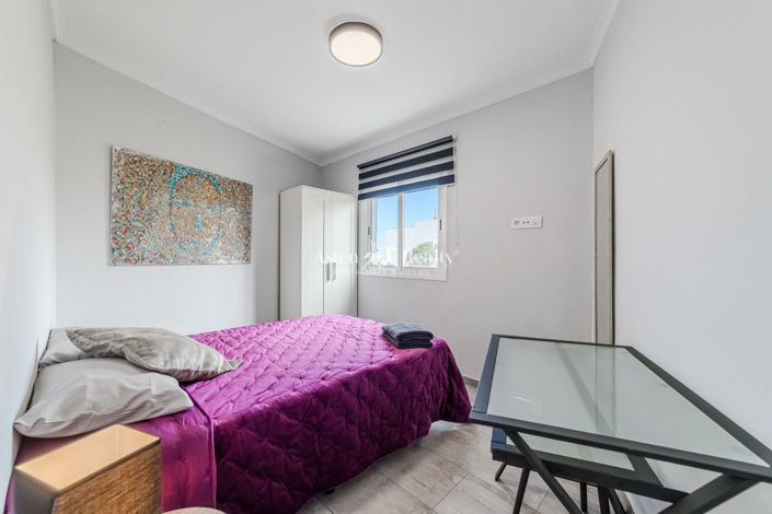 Image No.16-5 Bed House for sale