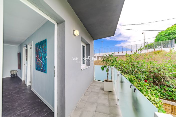 Image No.18-5 Bed House for sale