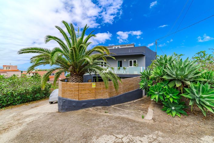 Image No.1-5 Bed House for sale