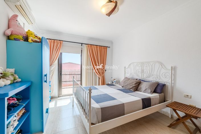 Image No.4-4 Bed House for sale