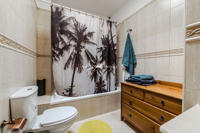 Image No.6-4 Bed House for sale