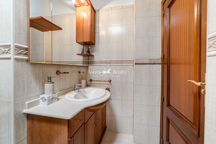 Image No.7-4 Bed House for sale