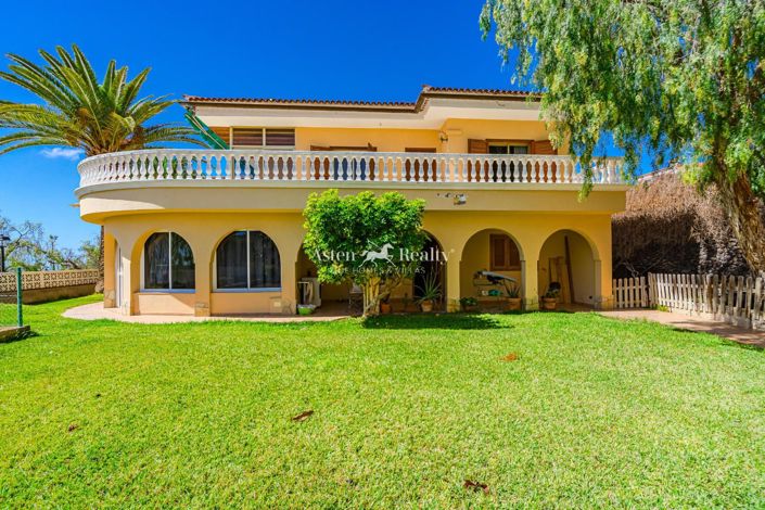 Image No.2-9 Bed Villa for sale