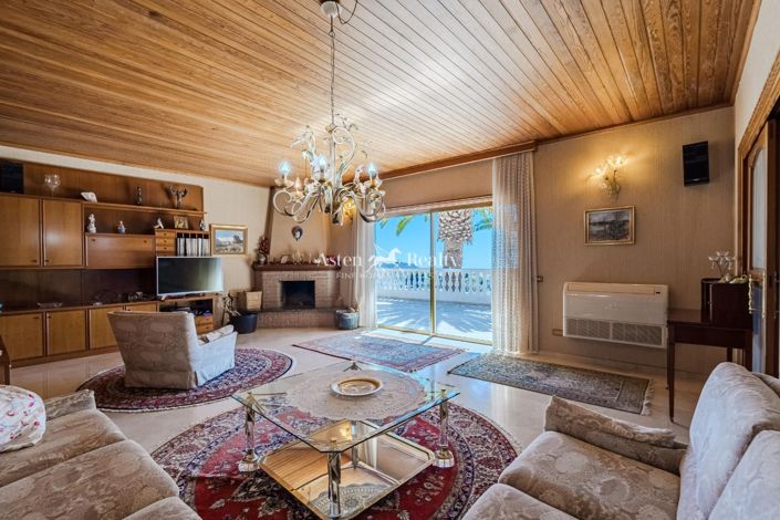 Image No.8-9 Bed Villa for sale