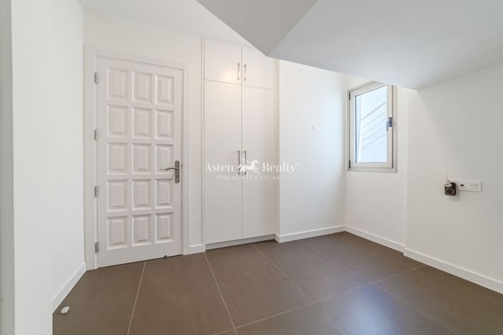 Image No.20-7 Bed Villa for sale