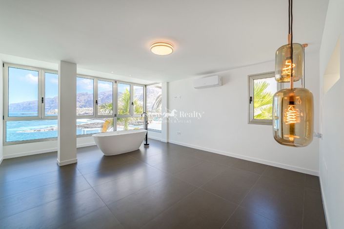 Image No.22-7 Bed Villa for sale