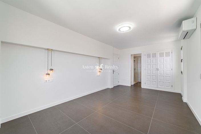 Image No.29-7 Bed Villa for sale