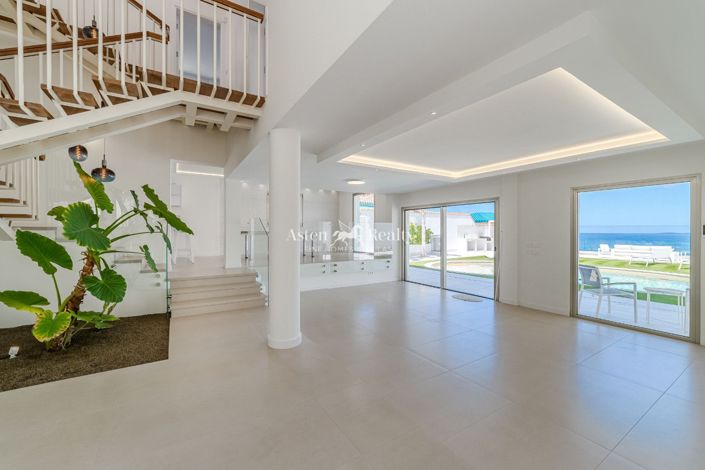 Image No.9-7 Bed Villa for sale