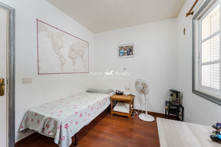 Image No.11-3 Bed House for sale