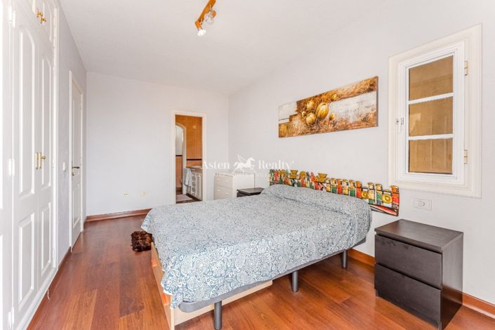 Image No.6-3 Bed House for sale