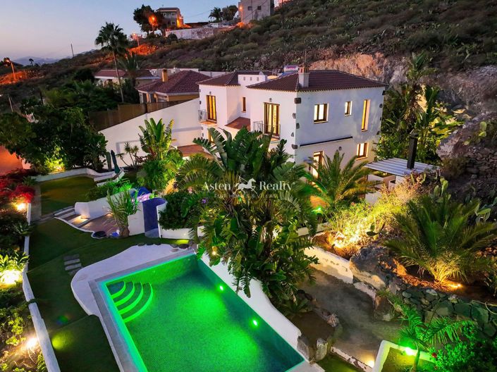 Image No.1-5 Bed Villa for sale