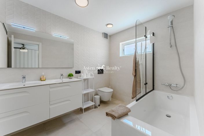 Image No.18-5 Bed Villa for sale