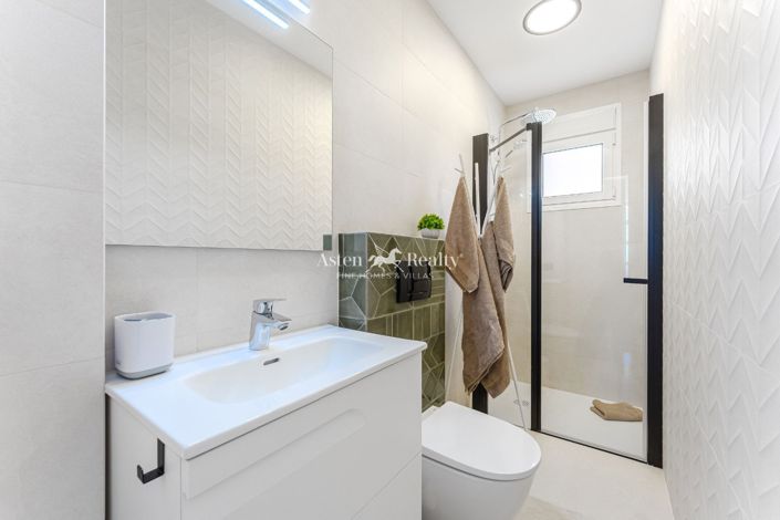 Image No.28-5 Bed Villa for sale