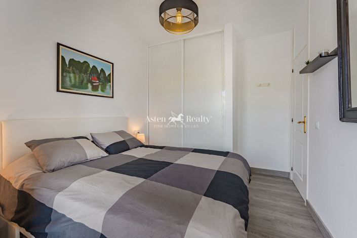 Image No.11-3 Bed House for sale