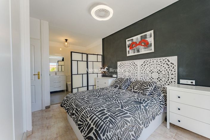 Image No.12-3 Bed House for sale