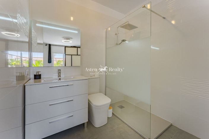 Image No.14-3 Bed House for sale