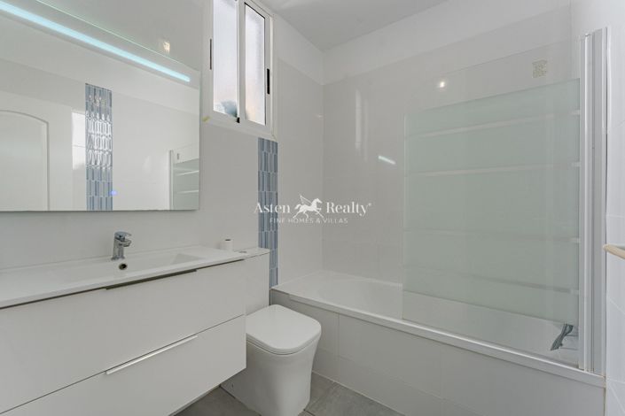 Image No.7-3 Bed House for sale