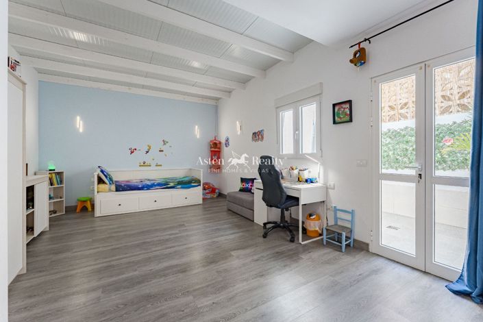 Image No.8-3 Bed House for sale